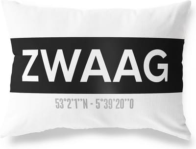 Tuinkussen ZWAAG - NOORD-HOLLAND met coördinaten - Buitenkussen - Bootkussen - Weerbestendig - Jouw Plaats - Studio216 - Modern - Zwart-Wit - 50x30cm