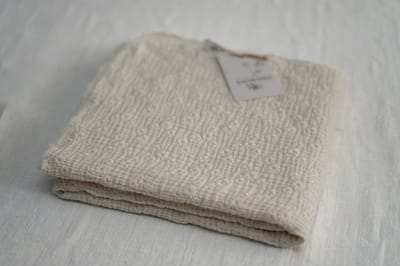 Baby-swaddle-inbakerdoek-XL 100x100 cm-ecru-handgemaakt ( Sweet baby Bedstraw)