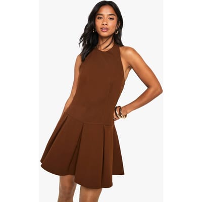 boohoo Dames Petite getailleerde mini-jurk met hoge hals en plooien | Chocoladebruin | Maat: 34