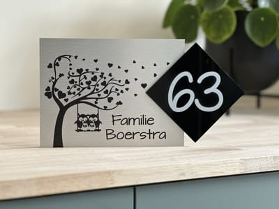 Naambordje voordeur | Uil in boom | Huisnummer | 15x28,5cm | rvs look | RVS afstandhouders