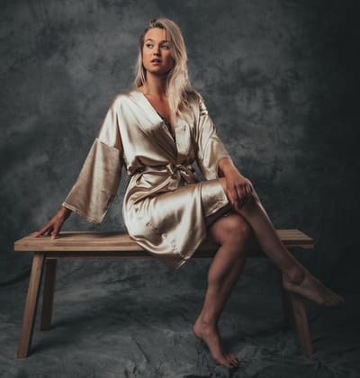 Kimono van heerlijk satijn - Speciale Gold edition - Maat one size: XS t/m L