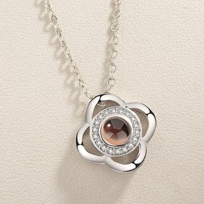 Zilveren Bloem 100 Talen Ik Hou Van Je Ketting - Rose Goud Ketting - Geliefde Ketting - I Love You Ketting -  Cadeau TIP - LIMITED EDITION - OP = OP