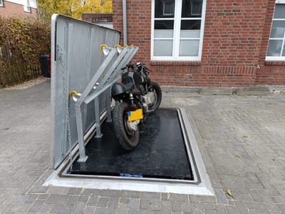 Ondergrondse berging voor motor, fietsen en afvalcontainers