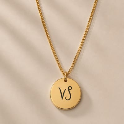 Maevi® Sterrenbeeld Ketting - Capricorn / Steenbok - Kleur: Goud - RVS / Roestvrijstaal / Stainless Steel - Verkleurt niet - Hoge Kwaliteit & Incl. Luxe Verpakking - Zodiac Necklace / Sterrenbeeld Ketting - Formaat: 12 mm - Cadeau