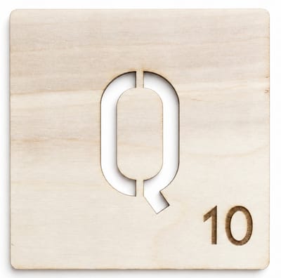 Houten wanddecoratie - Wooden wall decoration | Lettertegel “Q” | 11cm | Licht hout - Natural wood | Muurdecoratie - Wall art - Woordfeud - Wordfeud - Letterspel - Scrabble letter - Naamblokjes - Letterblokken - Tile