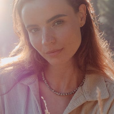 Ava & Imber | Laeta Ketting Dalmatiër Jaspis | Kralenketting 6mm Dalmatiër Jaspis Kralen | Kleurrijke Ketting met 18k PVD Gecoat Stainless Steel Slotje