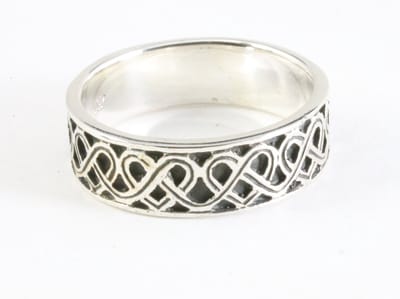 Zilveren ring met fantasie gravering - maat 18