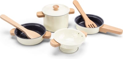 Woet® Metalen Pannenset Wit - 7-delige Set met Vergiet en Houten Kookgerei - Speelgoed Keukenset - Speelgoedkeuken Accessoires voor Kinderen - Rollenspel Keukenspeelgoed - Vanaf 2 Jaar