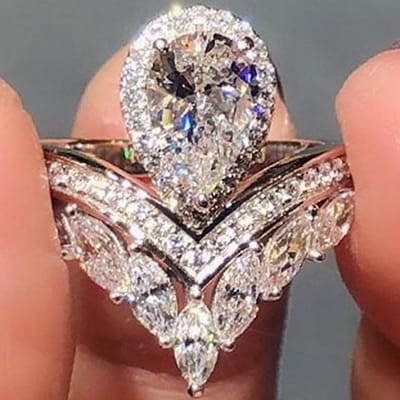 Bague attrayante couleur cuivre à géométrie goutte d'eau pour femmes, ensemble de bagues de bijoux éblouissantes en métal incrusté de pierres blanches 10 white