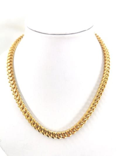 Ketting - Collier - Statement - Goudkleurig - vierkant - gourmet - V schakel - gevlochten - L 45 + 5cm verlenging - Br 6 mm. Chique ketting die zeker gezien mag worden om je hals.