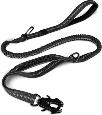 Tactische hondenriem, extra sterk, 1,2-1,8 m schokabsorberende bungee-lijn, 2 gevoerde handgrepen, metalen karabijnhaak, autogordel, sterke anti-trek lijn, middel- tot extra grote honden-Zwart