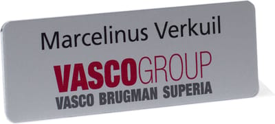 Naambadge | Achtergrond zilverkleurig | 70x25 mm | Bedrukt | Staffelkortingen
