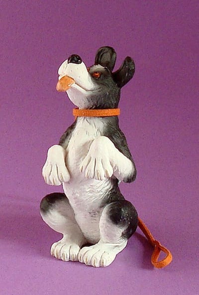 Rufus, not now! beeldje - Hondencollectie - staand wil uitgelaten worden - hoogte 10 cm