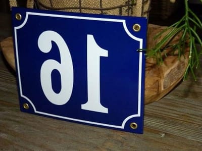 Emaille Huisnummer - Nummerbord Gebold - Huis Identificatie - Handgekleurd Reliëf - 18x15 cm - Blauw