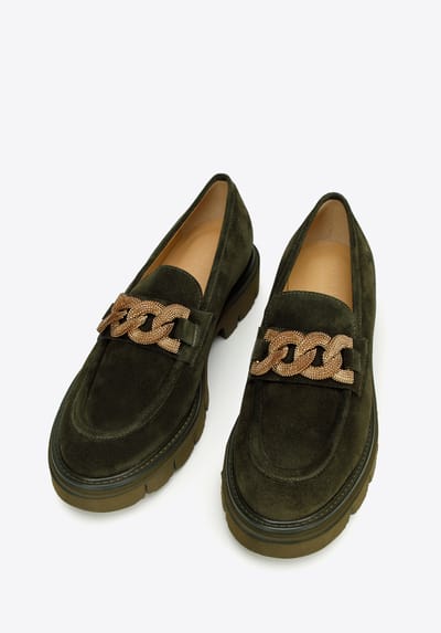 Wittchen Dames Suède Loafers met Decoratieve Ketting op Platform Donkergroen