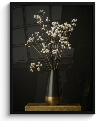 Poster in lijst - Fotolijst 50x70 cm - Posters - Bloembollen - Wit - Vaas - Minimalistisch - Posterlijst zwart - Decoratie - Wanddecoratie woonkamer - Muurdecoratie slaapkamer
