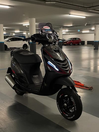Piaggio Zip - SP pakket - Piaggio Zip Accessoire - Scooter Accessoires - Voorkap - Combi Kleuren Set - Bordeaux - Zwart