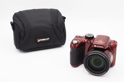 Kodak Pixpro AZ425 - Compactcamera - Rood - + 32GB geheugenkaart - + Tas