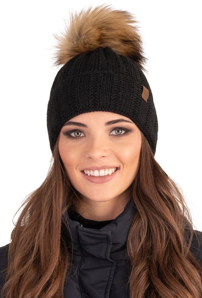 Vivisence Dames Wintermuts - Zacht Gebreid Materiaal met Modieuze Steek en Pompon Van Imitatiebont - Warme Fleece Voering voor Comfort Pasvorm en Minder Statisch Haar tijdens Koude Winterdagen - Zwart