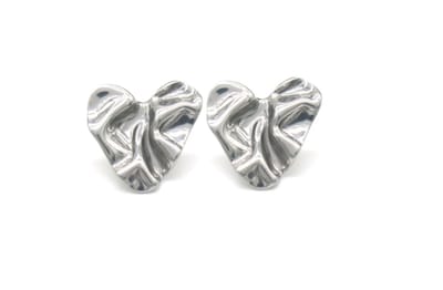 oorstekers - sieraad - oorsieraad - accessoire - zilverkleurig - rood - RVS - hartje - liefde - amour - geschenk - cadeau - feest - hip - trendy - tijdloos - chique - feest - dames - vrouwen – valentijn – cadeau