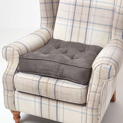 Homescapes Comfortabel fauteuilkussen met velours hoes - zitkussen taupegrijs, 50 x 50 cm