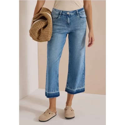 Jeans met Straight Leg pijpen en een rafelige zoom