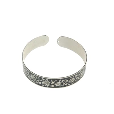 Behave - Klemarmband zwart met bloemmotief - bohemian damesstijl
