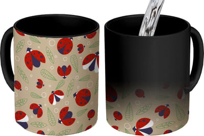 Magische Mok - Foto op Warmte Mokken - Koffiemok - Lieveheersbeestje - Bladeren - Design - Magic Mok - Beker - 350 ML - Theemok