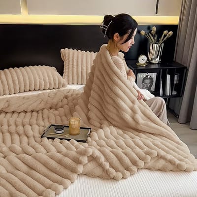 CALIYO Fleece deken 200 x 230 cm - Superzacht - Plaid voor Bank, Bed of Woonkamer Decoratie - Dekens - Plaids - Dekentje - Geribbeld - Camel