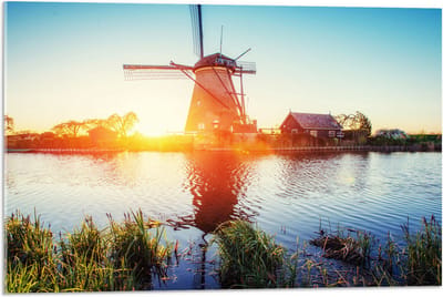 WallClassics - Acrylglas - Zonlicht langs Hollandse Molen aan het Water - 75x50 cm Foto op Acrylglas (Wanddecoratie op Acrylaat)