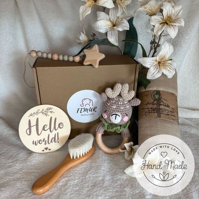 Baby Geboorte Set – Baby Speelgoed – New Born Set – Geschenk Set - Kraamcadeau – Babyshower – Gender Reveal Party - Bijtring – Handgemaakt – Natuurlijke Materialen – Speenkoord - Verlegen Hert