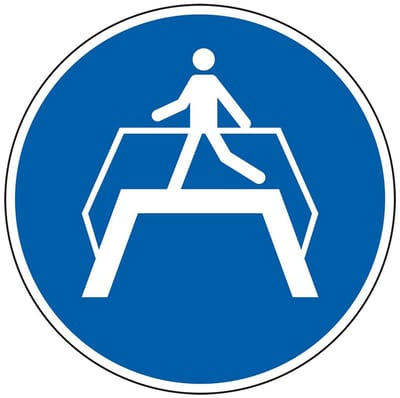 Overgang gebruiken, sticker - ISO 7010 - M023 100 mm