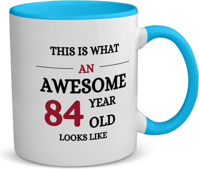 Akyol - this is what an awesome 84 year old looks like koffiemok - theemok - blauw - Hoera 84 jaar - iemand die 84 jaar is geworden - de jarige - verjaardagscadeau - kado - geschenk - gift - leuke verjaardagscadeau - felicitatie - 350 ML inhoud