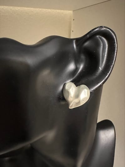 Hart stud oorbellen || Make up | Parfum | Moederdag | Verjaardagscadeau| Cadeautje| Valentijnsdag| Kado | sieraden | vaderdag | oorbellen | oorsieraden