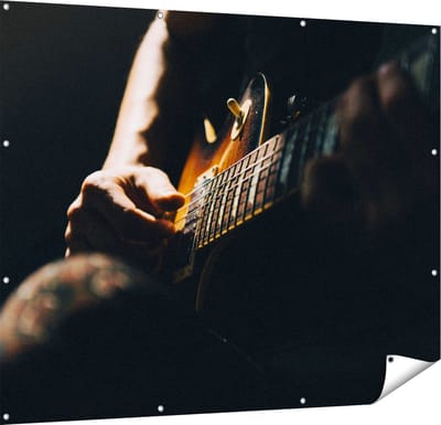 Gards Tuinposter Man Speelt Gitaar - 150x120 cm - Tuindoek - Tuindecoratie - Wanddecoratie buiten - Tuinschilderij