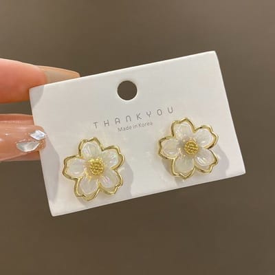 Eenvoudige Witte Bloem Stud Oorbellen Voor Vrouwen Brincos Feminino Mode Strass Sieraden Meisje Cadeau white