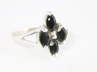 Fijne zilveren ring met onyx - maat 16
