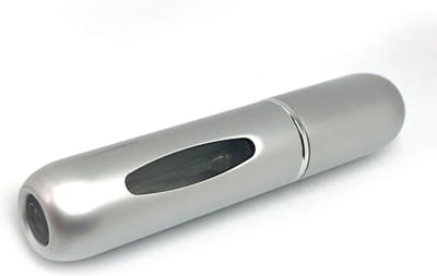 Okado Mini Parfum Verstuiver 5 ml Zilver – Navulbaar Parfum Flesje in Lipstick Formaat – Reisverstuiver voor Parfum, Deo en Aftershave – Compact voor Tas en Broekzak