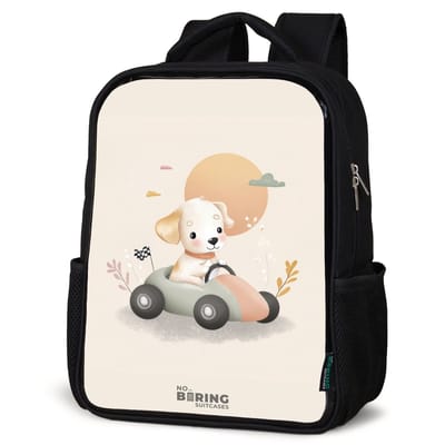NoBoringSuitcases.com® - Rugzak zwart - Schooltas jongen & meisje - Puppy in een raceauto in beige kleuren - Rugtas voor school - Boekentas kind - Schoolrugzak - Kinderrugzak