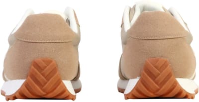 Sneakers met veters