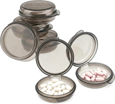 Set van 6 mini-pillendoosjes in zwart, compacte pillen-organizer voor onderweg, ideaal voor vitamines en medicijnen, handige reisopbergdoos (4 x 4 x 1,5 cm)