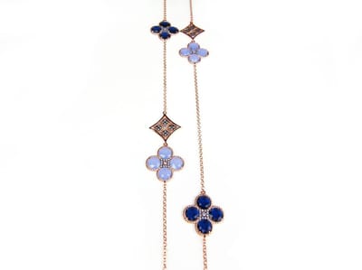 Lange zilveren collier halsketting roos goud verguld Model Sugary Sweetness gezet met blauwe stenen