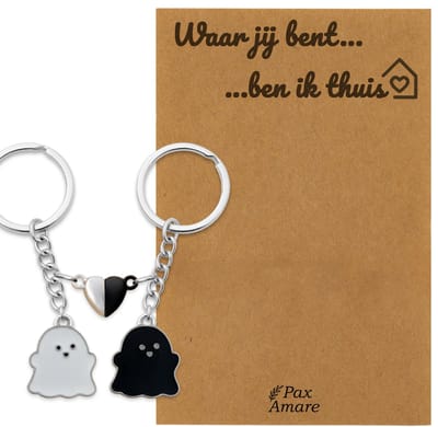 Koppel Sleutelhanger voor 2 'Waar jij bent, ben ik thuis' - Spookjes + Magnetisch Hartje - Sleutelhanger set op Cadeau Kaartje - Zilverkleurig - Persoonlijke Hanger - Pax Amare