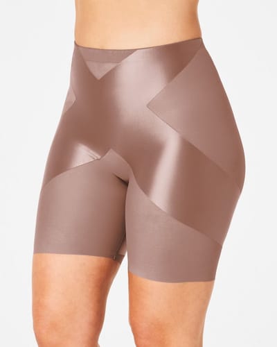 Satin-X™ Mid-Thigh Short - Kleur Cafe au Lait (Dark Nude) - Maat S