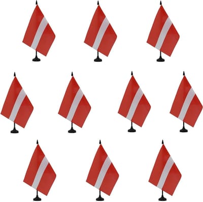 Letland Tafelvlag Set - Kleine Letse Vlaggen - Bureau Decoratie - 100% Polyester Stof - 21 x 14 cm