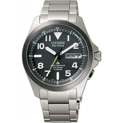 CITIZEN Eco-Drive Serie 2 Radiogolf 200 Meter Waterdicht Titanium Saffierglas Horloge Solar Kwarts Titanium Band Unisex Zwarte Wijzerplaat PMD56-2952 zwart