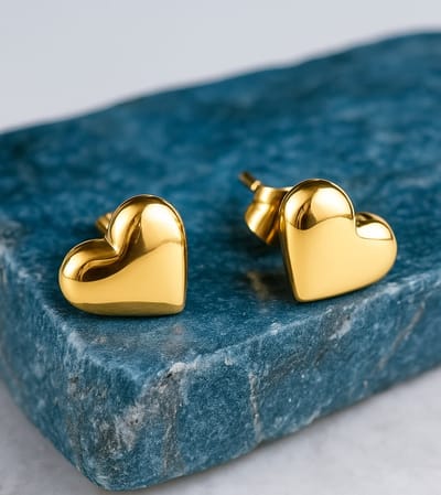 Lundholm Oorknopjes Dames Hartje Goud Vergulde Oorbellen Jewellery - Premium Stainless Steel Gold Plated Cadeau voor Haar - Goudkleurige Hartjes Oorbellen 7mm - My Eleonora Serie - Vrouwen Cadeautjes