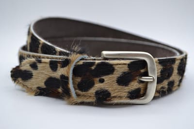 Damesriem luipaard - Mooie damesriem van koehuid met speelse luipaardprint - trendy damesriem - maat 85