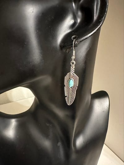 Veeroorhangers met blauw steentje | Make up | Parfum | Moederdag | Verjaardagscadeau| Cadeautje| Valentijnsdag| Kado | sieraden | vaderdag | oorbellen | oorsieraden