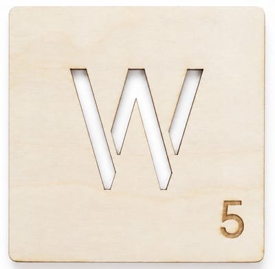 Houten wanddecoratie - Wooden wall decoration | Lettertegel “W” | 11cm | Licht hout - Natural wood | Muurdecoratie - Wall art - Woordfeud - Wordfeud - Letterspel - Scrabble letter - Naamblokjes - Letterblokken - Tile